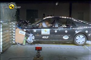 Renault-Laguna-2001-crash-test