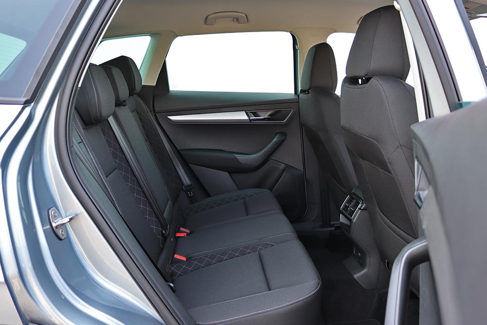 https://autogreeknews.gr/wp-content/uploads/2021/07/Skoda-Karoq-1.5-TSI-interior-13.jpg