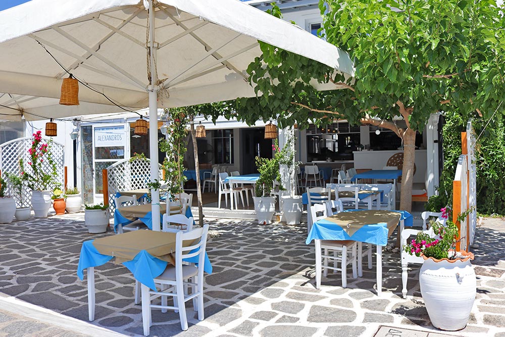 https://autogreeknews.gr/wp-content/uploads/2021/07/Taverna-Alexandros-Paros-6.jpg