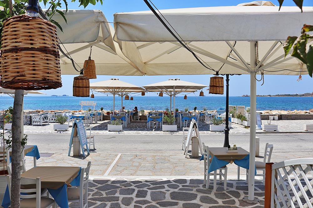 https://autogreeknews.gr/wp-content/uploads/2021/07/Taverna-Alexandros-Paros-7.jpg
