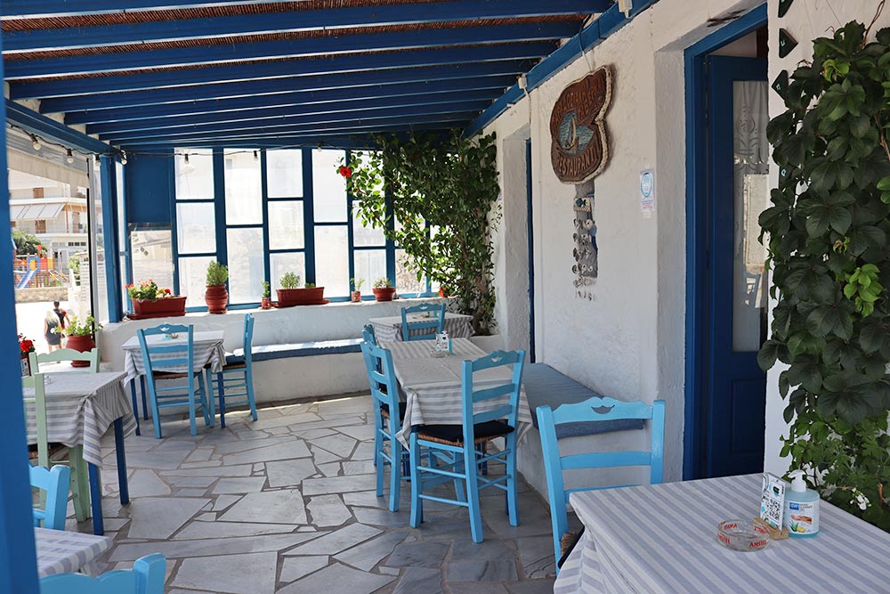 https://autogreeknews.gr/wp-content/uploads/2021/07/Taverna-Bountaraki-Paros-5.jpg