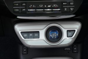 Toyota-Prius-PHEV-(4)