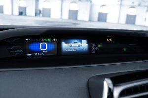 Toyota-Prius-PHEV-(5)