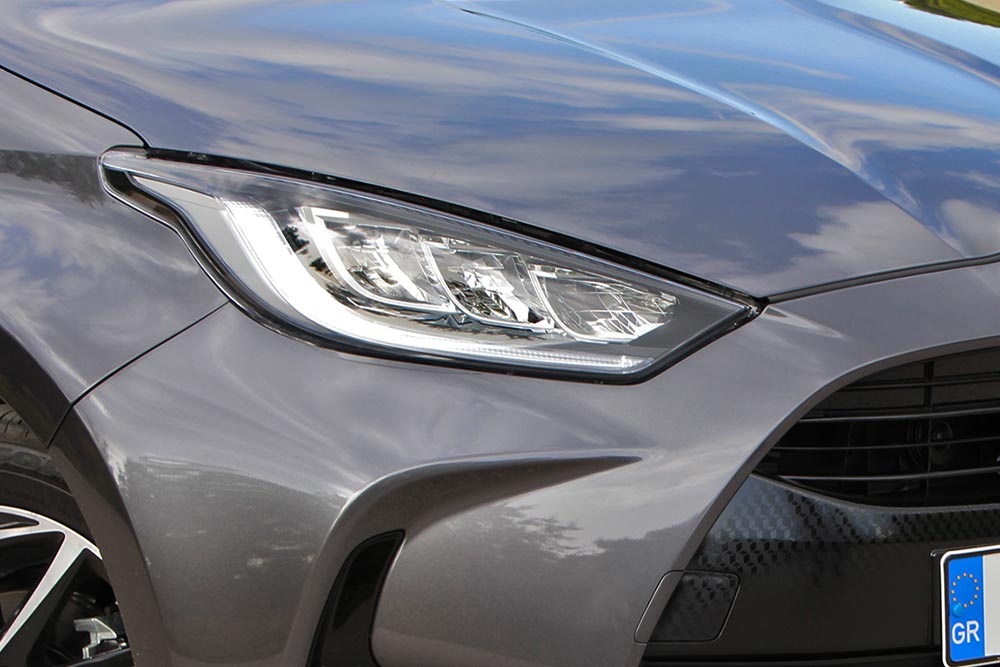 https://autogreeknews.gr/wp-content/uploads/2021/07/Toyota-Yaris-2020-fanari.jpg