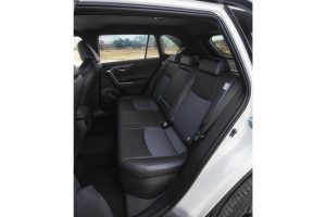 Toyota_RAV4-11