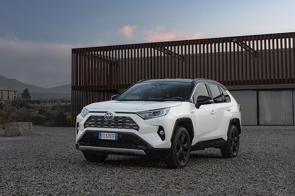 https://autogreeknews.gr/wp-content/uploads/2021/07/Toyota_RAV4-17.jpg