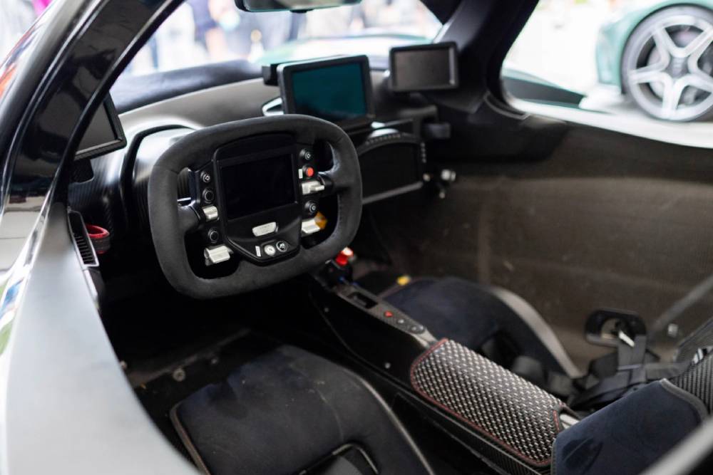 https://autogreeknews.gr/wp-content/uploads/2021/07/aston-martin-valkyrie-interior.jpg