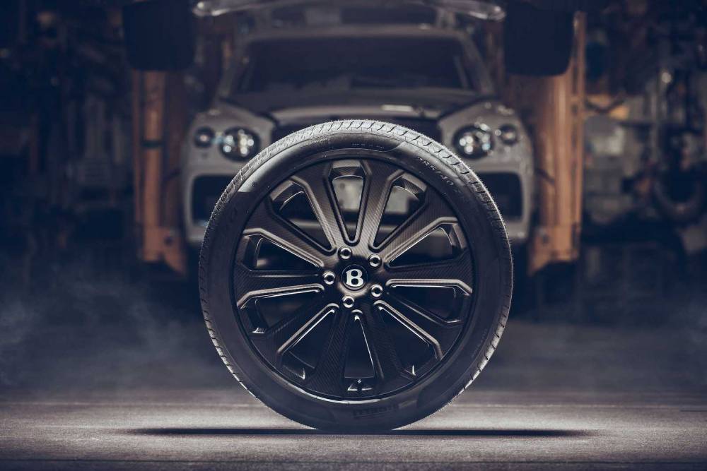 https://autogreeknews.gr/wp-content/uploads/2021/07/bentley-bentayga-mulliner-22-inch-carbon-fiber-whe-1.jpg