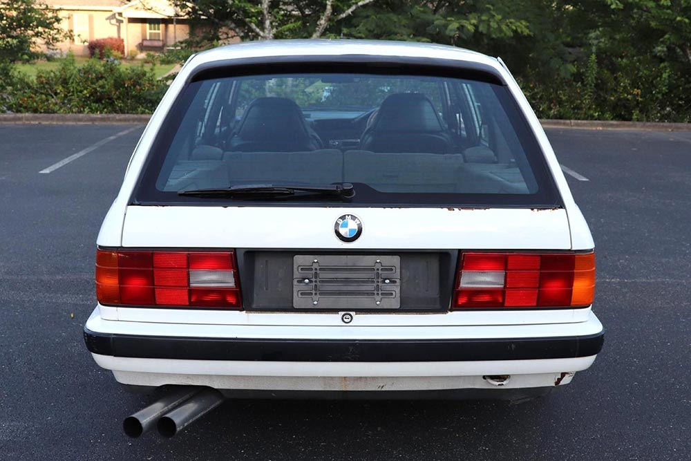 https://autogreeknews.gr/wp-content/uploads/2021/07/bmw-e30-2.jpg