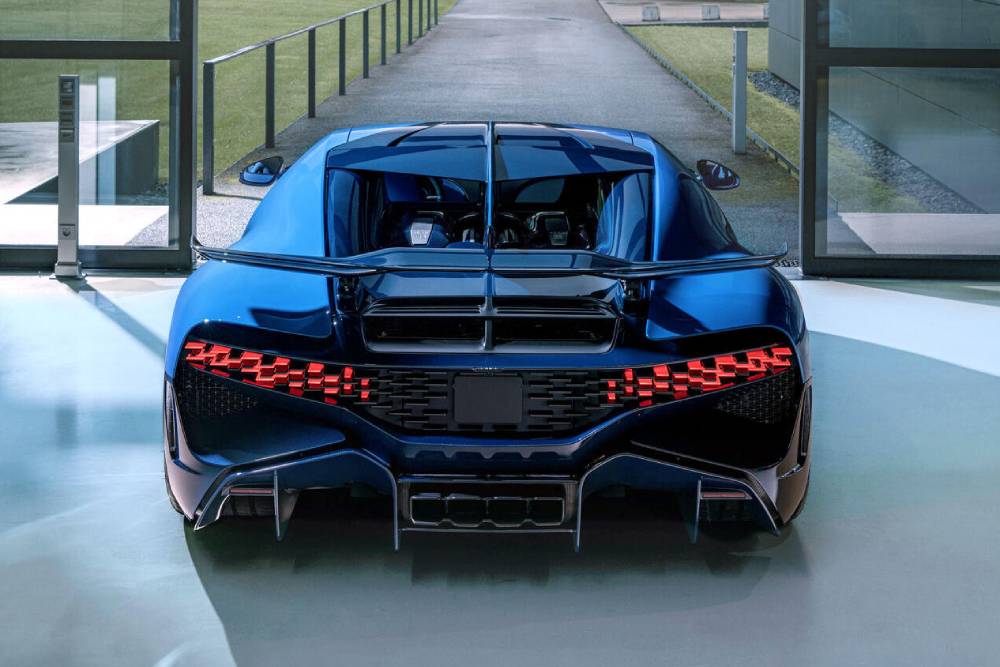 https://autogreeknews.gr/wp-content/uploads/2021/07/final-bugatti-divo-1.jpg