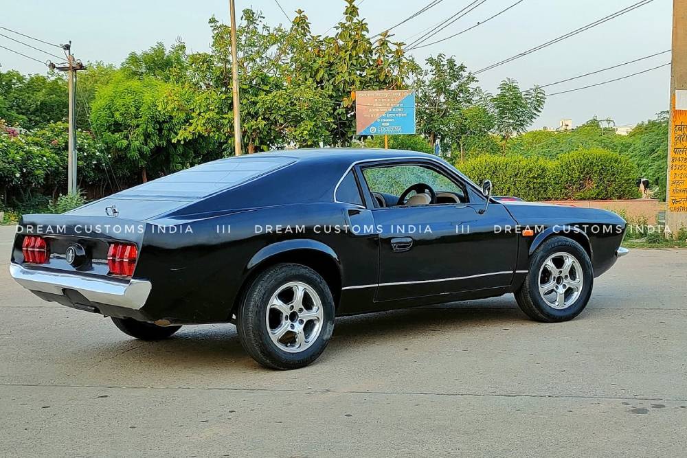 https://autogreeknews.gr/wp-content/uploads/2021/07/ford-mustang-accent-replica-2.jpg