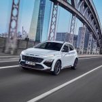 hyundai-kona-n-test-drive-sonic-blue-driving-02_wid_1024 (1)