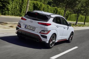 hyundai-kona-n-test-drive-sonic-blue-driving-08 (1)