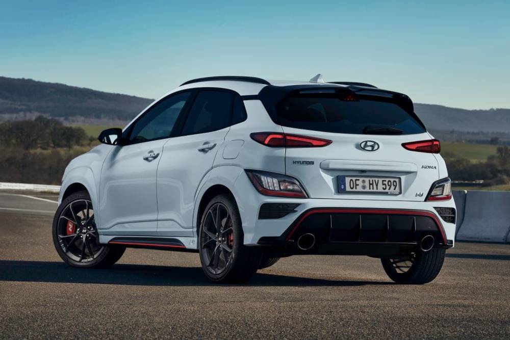 https://autogreeknews.gr/wp-content/uploads/2021/07/hyundai-kona-n-test-drive-sonic-blue-driving-16_wid_1024.jpg