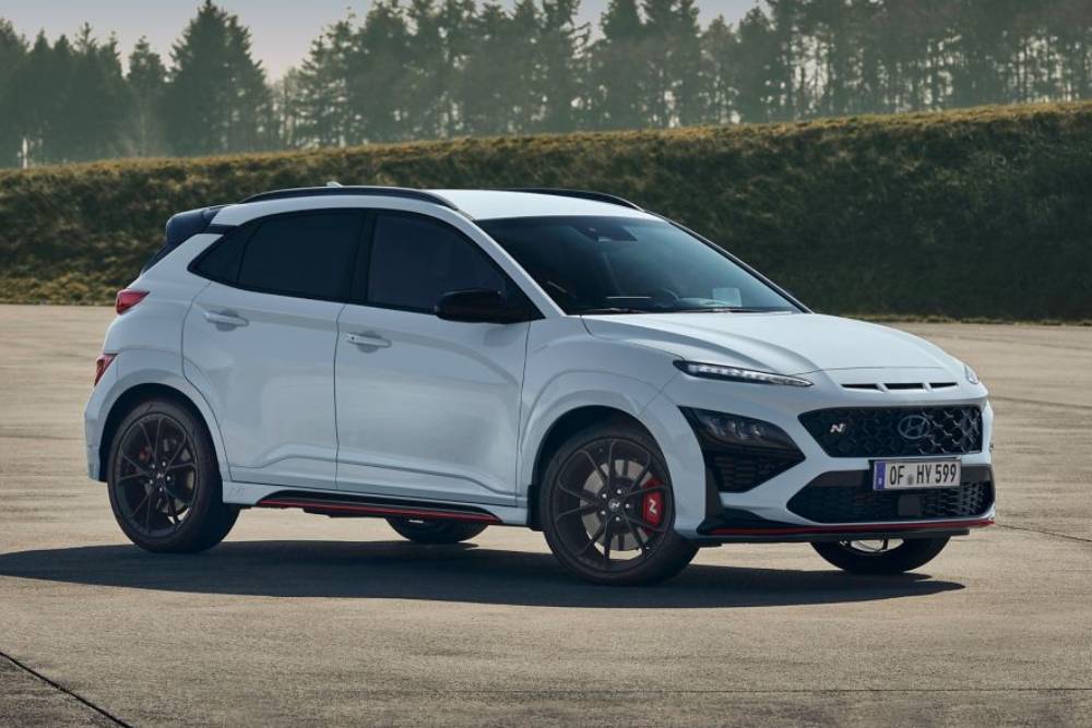 https://autogreeknews.gr/wp-content/uploads/2021/07/hyundai-kona-n-test-drive-sonic-blue-driving-19_wid_1024.jpg