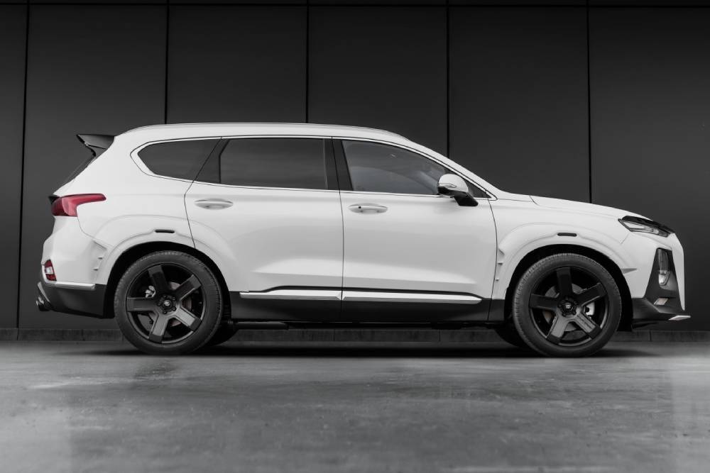 https://autogreeknews.gr/wp-content/uploads/2021/07/hyundai-santa-fe-by-carlex-13.jpg
