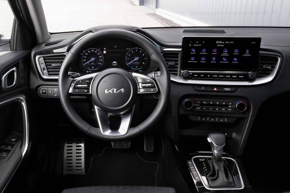 https://autogreeknews.gr/wp-content/uploads/2021/07/kia-ceed-restyling-la-gamma-2021-9.jpg