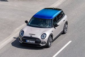 mini-multitone-roof-front-on-road