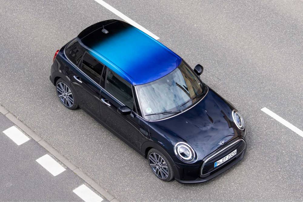 https://autogreeknews.gr/wp-content/uploads/2021/07/mini-multitone-roof-front.jpg