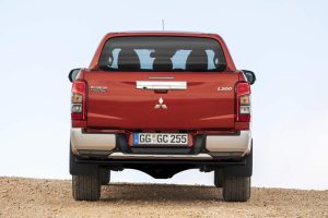 mitsubishi-L200-9