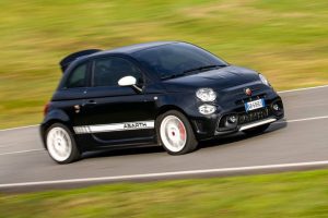 new-abarth-695-esseesse-unveiled-with-exclusive-lo (12)