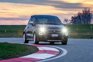 new-abarth-695-esseesse-unveiled-with-exclusive-lo (13)