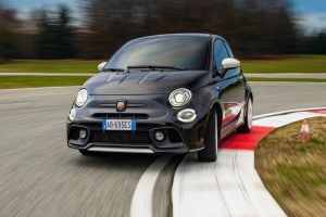 new-abarth-695-esseesse-unveiled-with-exclusive-lo (3)