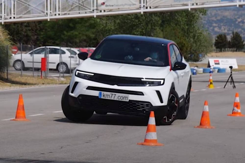 https://autogreeknews.gr/wp-content/uploads/2021/07/opel-mokka-moose-test.jpg