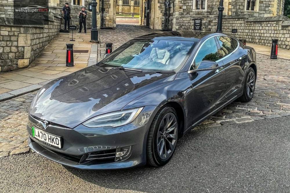 https://autogreeknews.gr/wp-content/uploads/2021/07/prince-charles-tesla-model-s-for-sale-2.jpg