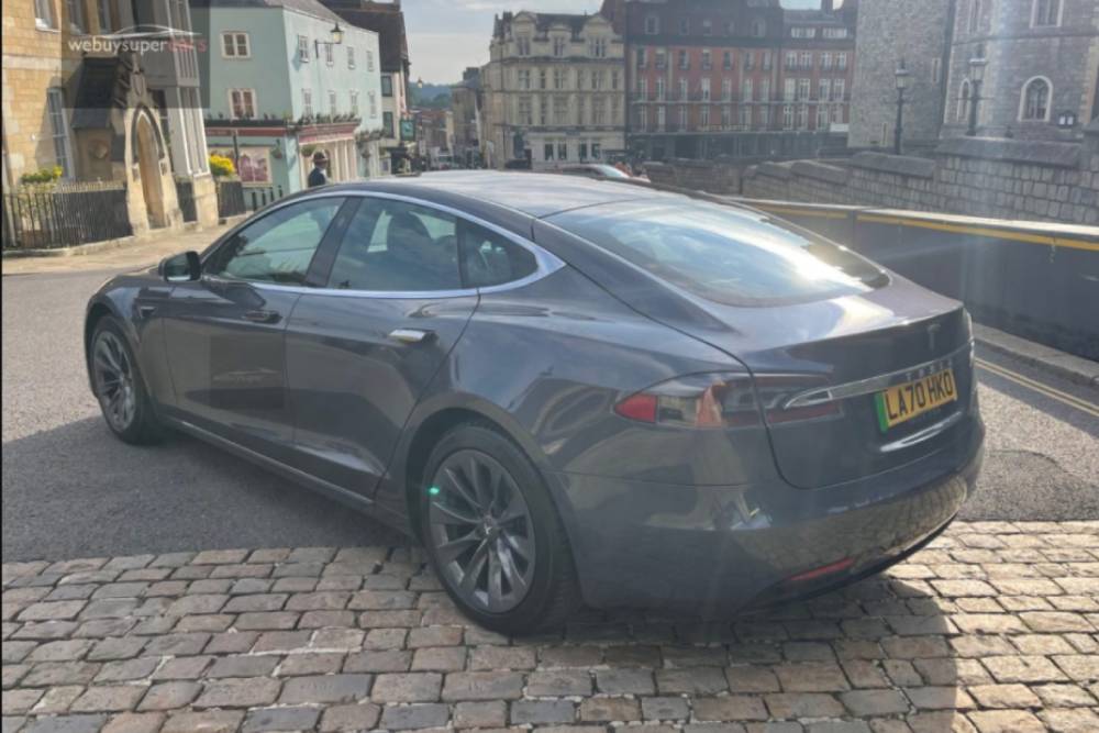 https://autogreeknews.gr/wp-content/uploads/2021/07/prince-charles-tesla-model-s-for-sale-4.jpg