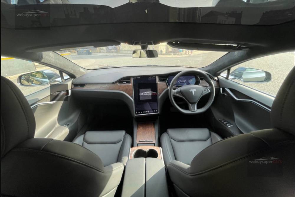 https://autogreeknews.gr/wp-content/uploads/2021/07/prince-charles-tesla-model-s-for-sale-5.jpg