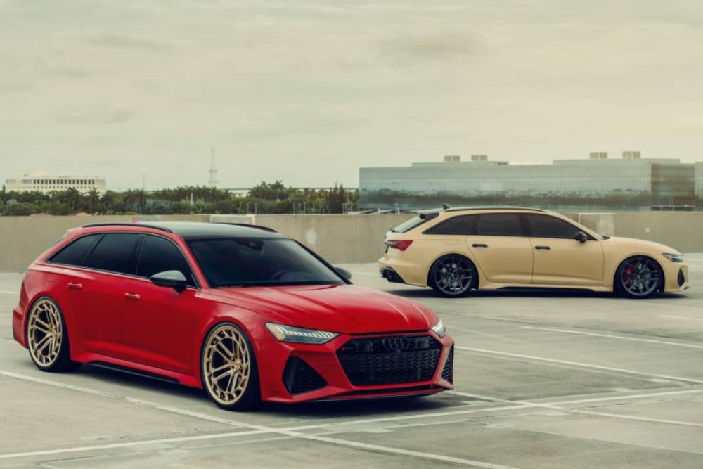 https://autogreeknews.gr/wp-content/uploads/2021/07/these-audi-rs6-models-are-lit-each-with-its-own-se.jpg