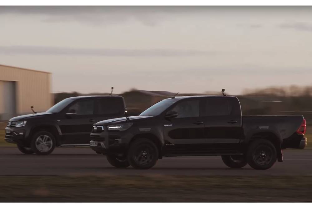 Το VW Amarok «πολτοποιεί» το Toyota Hilux (+video)