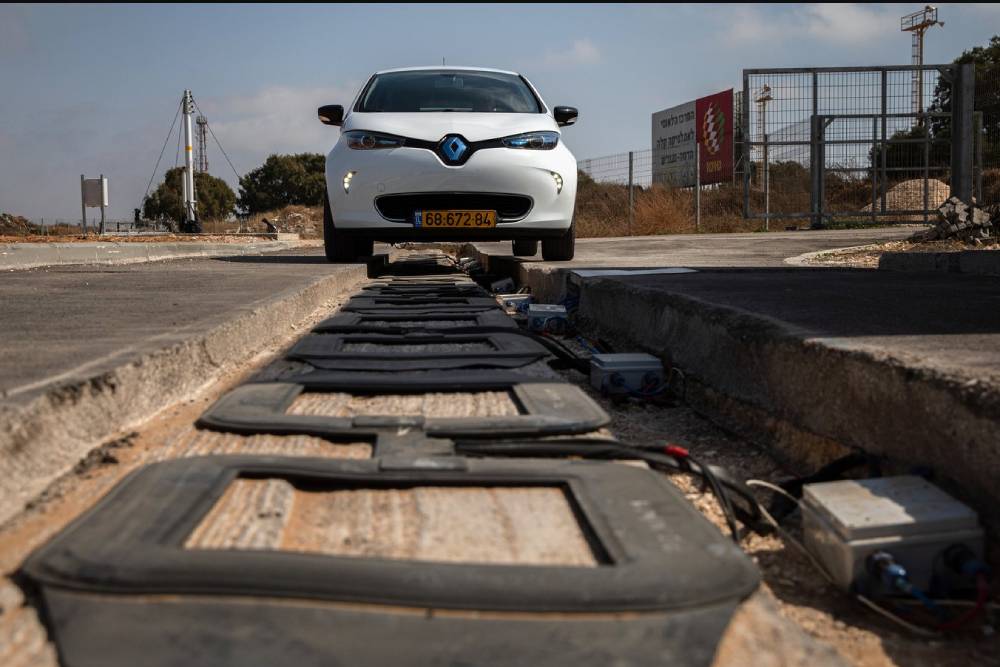https://autogreeknews.gr/wp-content/uploads/2021/07/wireless-charging-road-4.jpg