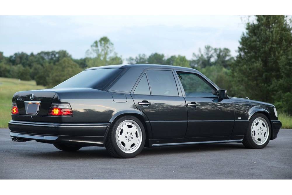 https://autogreeknews.gr/wp-content/uploads/2021/08/1993-mercedes-400e-for-sale-4.jpg