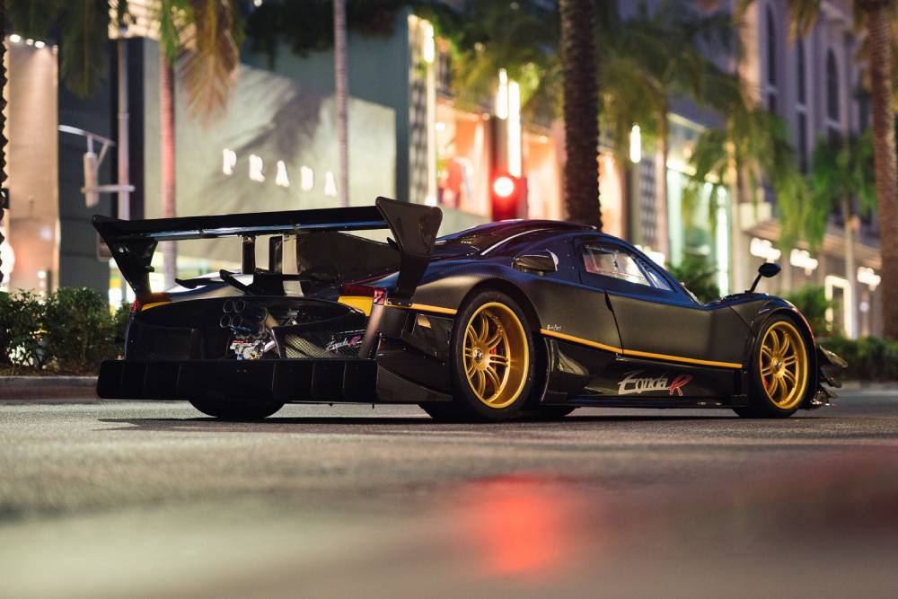 https://autogreeknews.gr/wp-content/uploads/2021/08/2010-Pagani-Zonda-R-Evolution-Sothebys-2.jpg