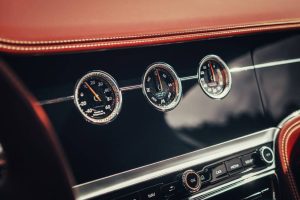 Bentley_Flying_Spur_2021_interiοr_02 (1)