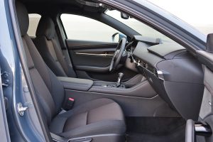 Mazda-3-SkyactivX-(23)