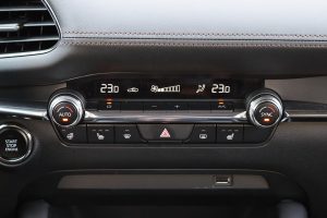 Mazda-3-SkyactivX-(29)