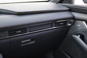 Mazda-3-SkyactivX-(38)