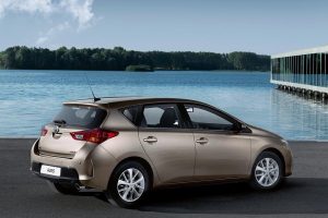 Toyota-Auris-2013-(3)