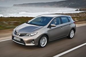 Toyota-Auris-2013-(4)