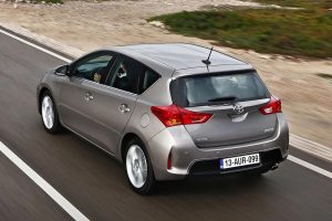 Toyota-Auris-2013-(5)