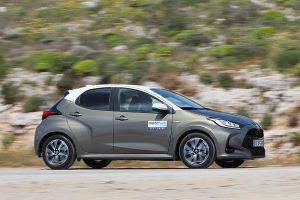 Toyota-Yaris-1.5-Hybrid-(1)