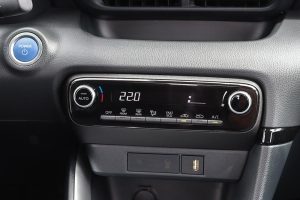 Toyota-Yaris-1.5-Hybrid-(12)