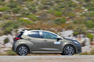 Toyota-Yaris-1.5-Hybrid-(2)