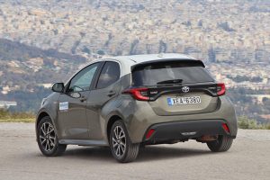 Toyota-Yaris-1.5-Hybrid-(5)