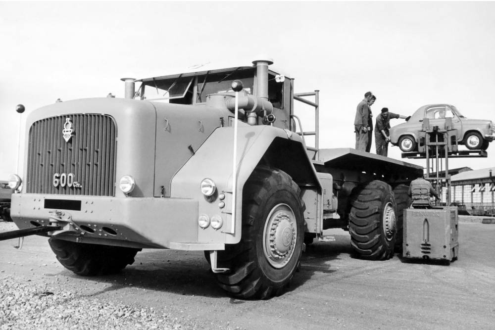 https://autogreeknews.gr/wp-content/uploads/2021/08/berliet-t100-1.jpg