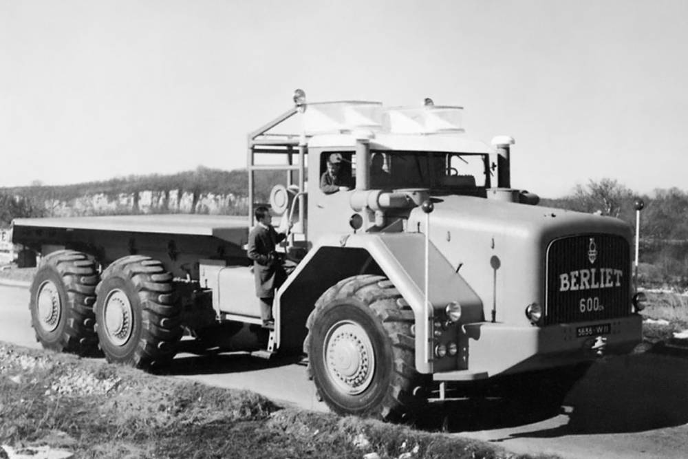 https://autogreeknews.gr/wp-content/uploads/2021/08/berliet-t100-5.jpg