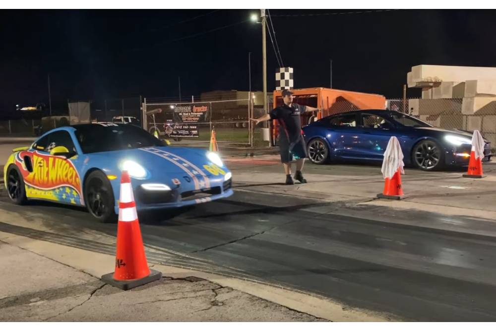 https://autogreeknews.gr/wp-content/uploads/2021/08/tesla-model-s-vs-porsche-911-turbo-s.jpg